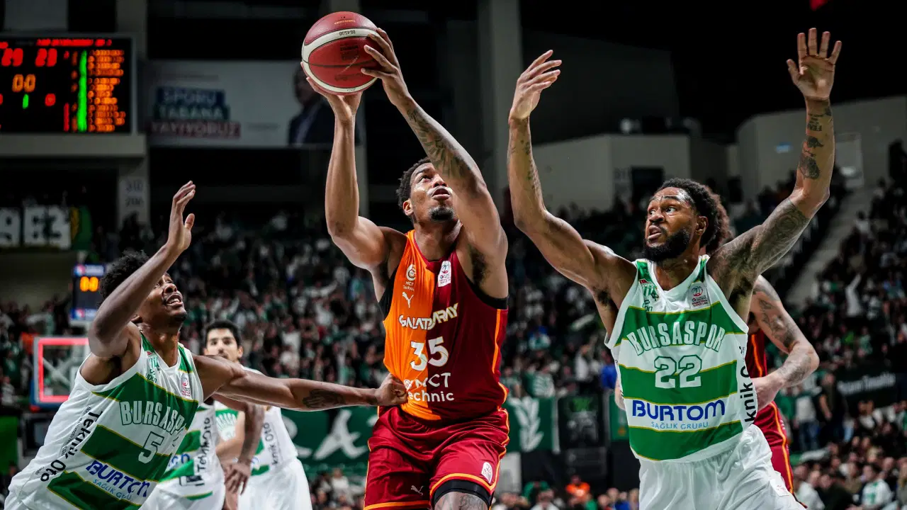 Bursa'da taşlı saldırıya uğramıştı: Galatasaray'dan sert tepki!